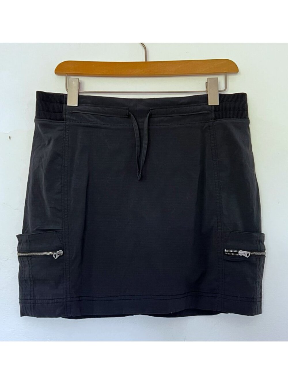 Vtg Athleta Trekkie Skort Black Sz 10 Cargo Zip Pockets Gorpcore Athleisure Golf - Picture 2 of 10